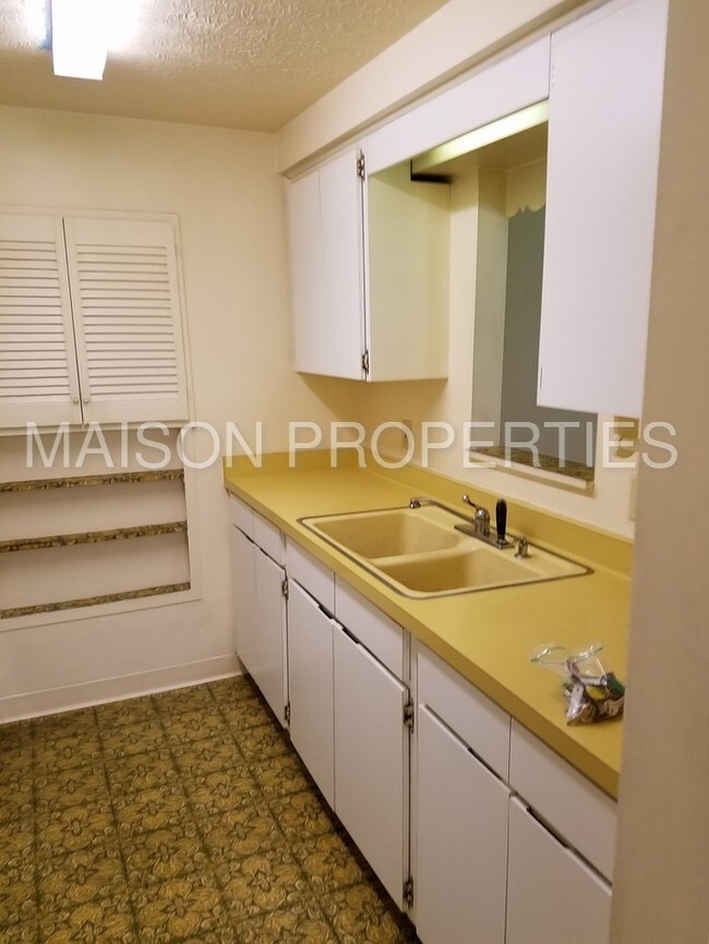 Building Photo - 138 Woodhill #9 | 2BD 1 BA | Greece