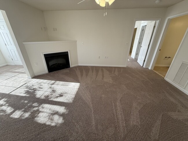 Foto del edificio - Adorable 1 Bed 1.5 Bath Condo in Brier Creek! 1st Floor! Sun Room! New Appliances!