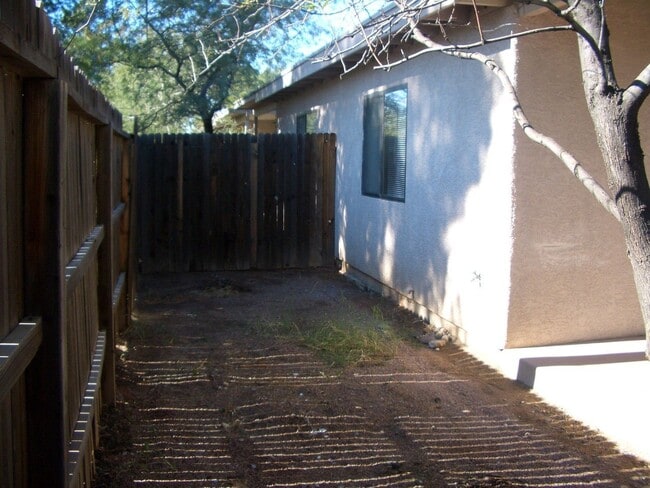 Foto del edificio - 272 E Calle Arizona