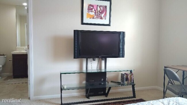 Building Photo - 1 br, 1 bath Townhome - 2216 Tokay St