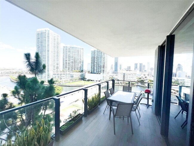 Foto del edificio - 2 br, 2.5 bath House - 68 SE 6th St Apt 812