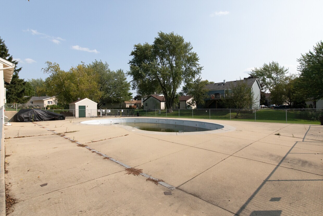 Primary Photo - 800 Brook Dr