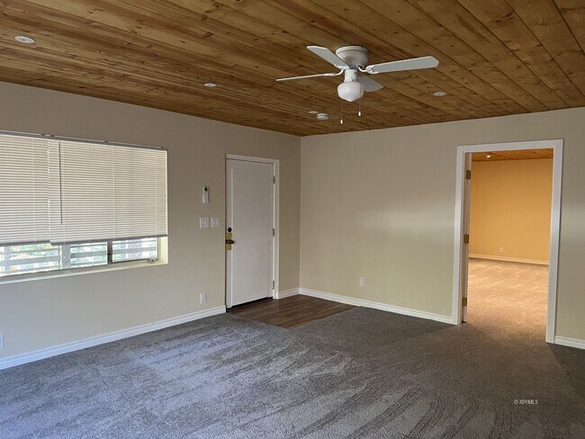 Foto del edificio - Walk to town 1 Bedroom Apartment