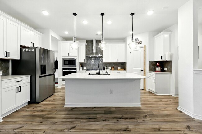 Foto del edificio - 15727 Rosemary Hl Ln