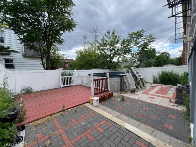 Foto del edificio - 75 Emmet St