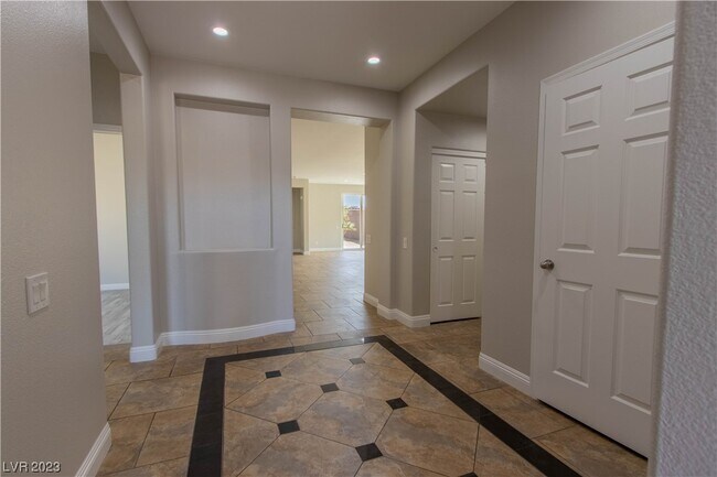Building Photo - 2436 Sturrock Dr