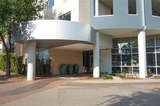 Building Photo - 603 Davis St