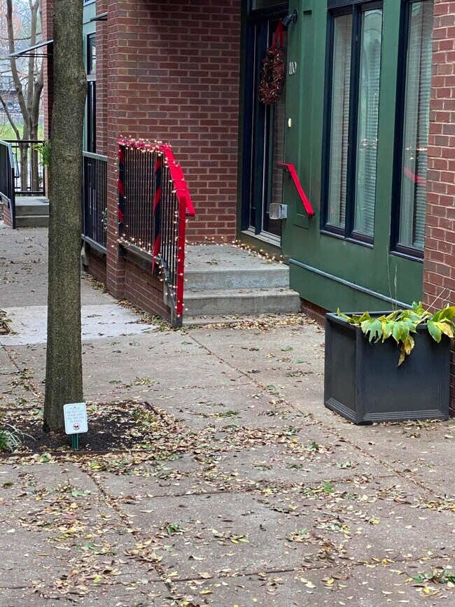 Building Photo - 622 W Main St