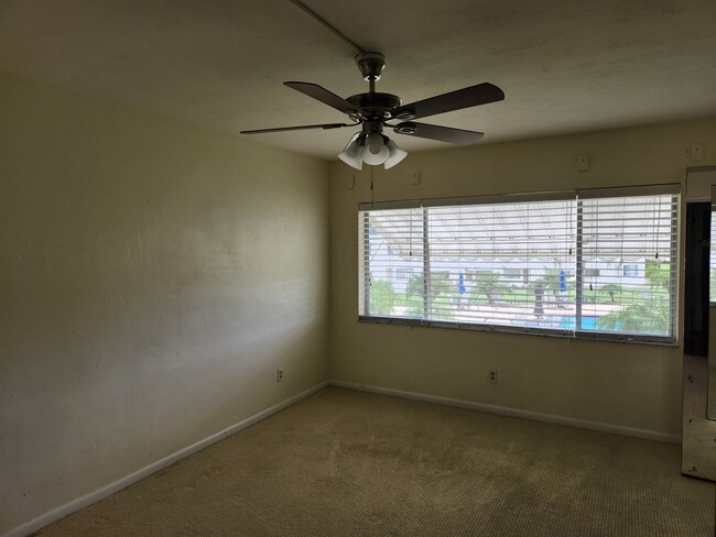 Foto del edificio - 55+ Community Cozy Condo MOVE IN SPECIAL 2...