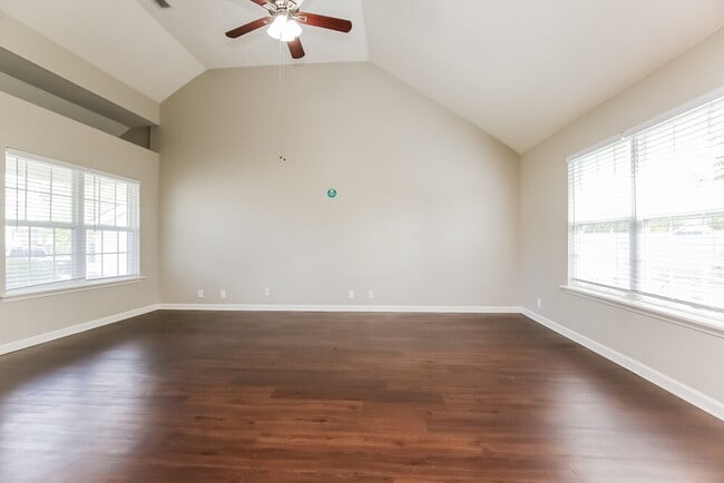 Building Photo - 8632 Lawson Dr