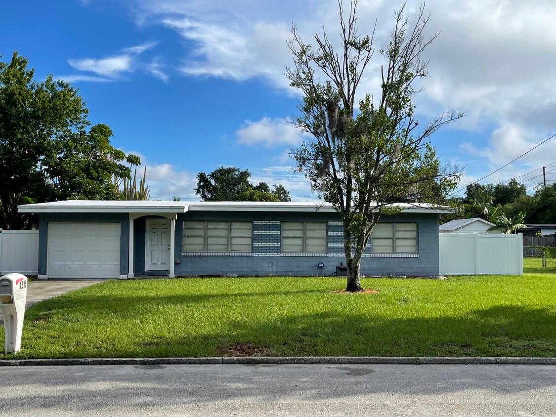 Primary Photo - 1515 Sawyerwood Ave
