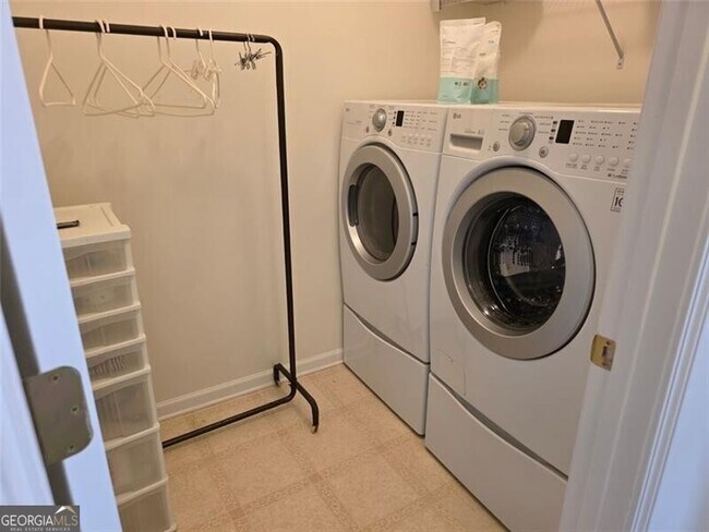 Foto del edificio - 3828 Dandridge Way NW