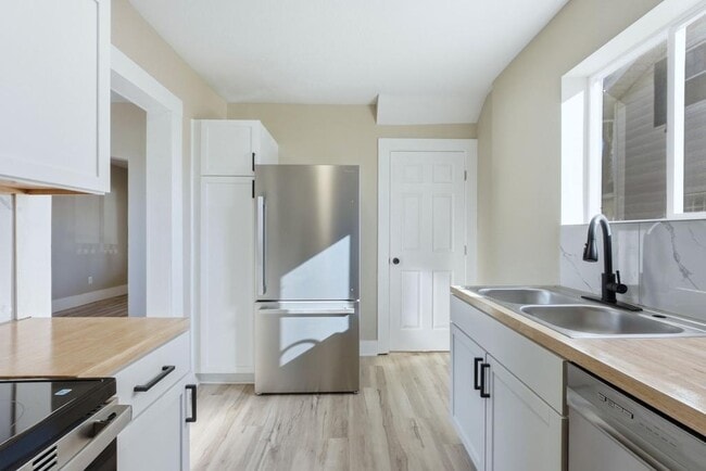 Building Photo - 2221 Eby Ave