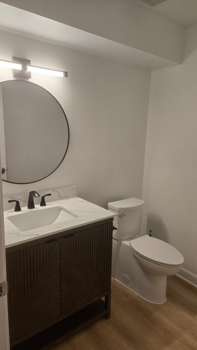 Foto del edificio - 708 Preston Ct