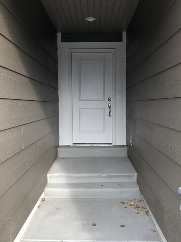 Building Photo - 142 Riverbend Rd