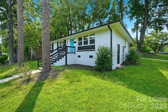 Building Photo - 553 Derrydowne Dr