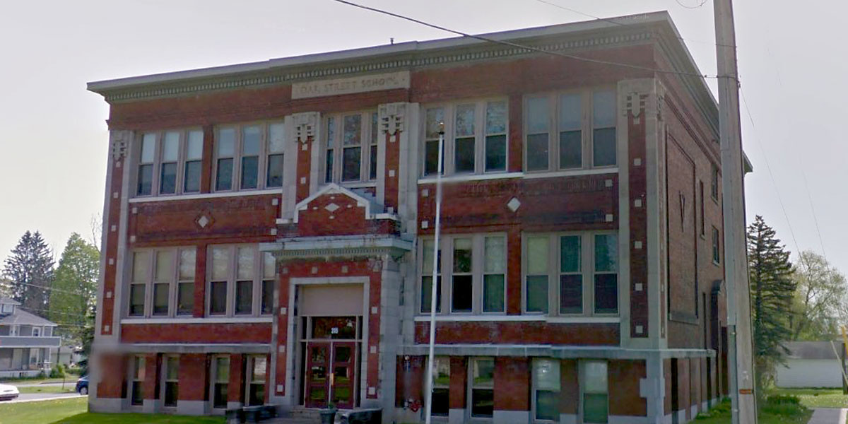 Primary Photo - 205 Oak St
