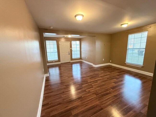 Foto del edificio - 2560 Madrid St