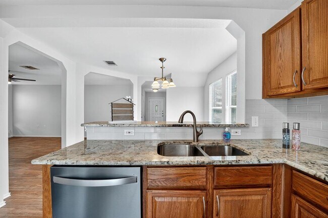 Building Photo - 1520 Anise Dr