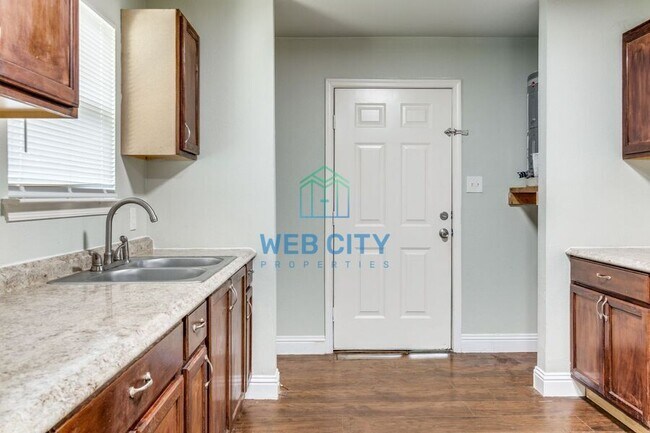 Foto del edificio - 4218 Carpenter Ave