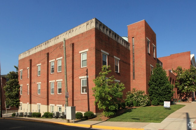 Foto principal - Moesser House Senior