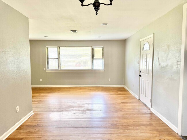 Building Photo - 4345 Bea Dr