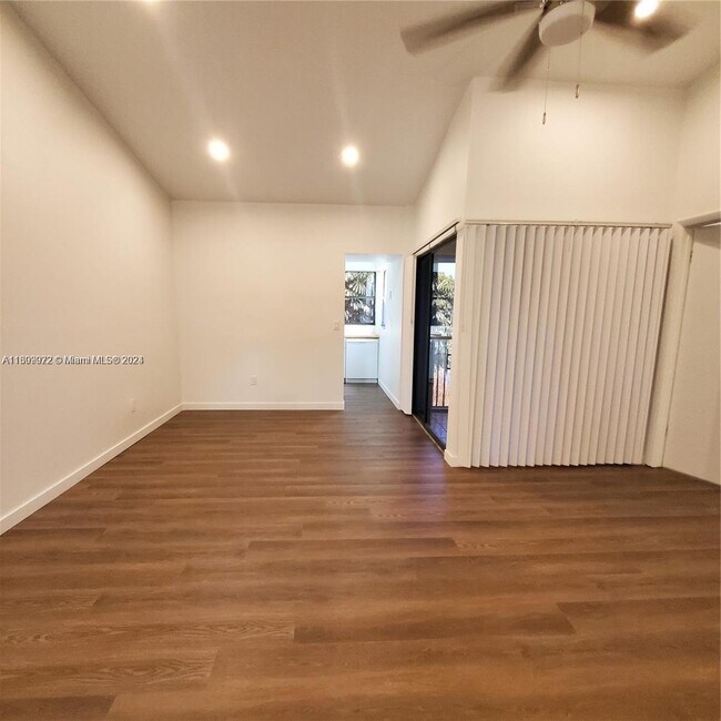 Building Photo - 1211 S Independence Dr