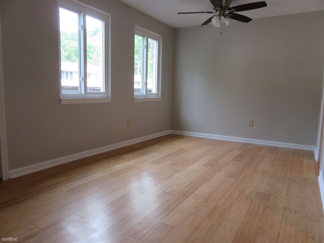 Building Photo - 3 br, 1.5 bath House - 2807 Lincoln Way  1...