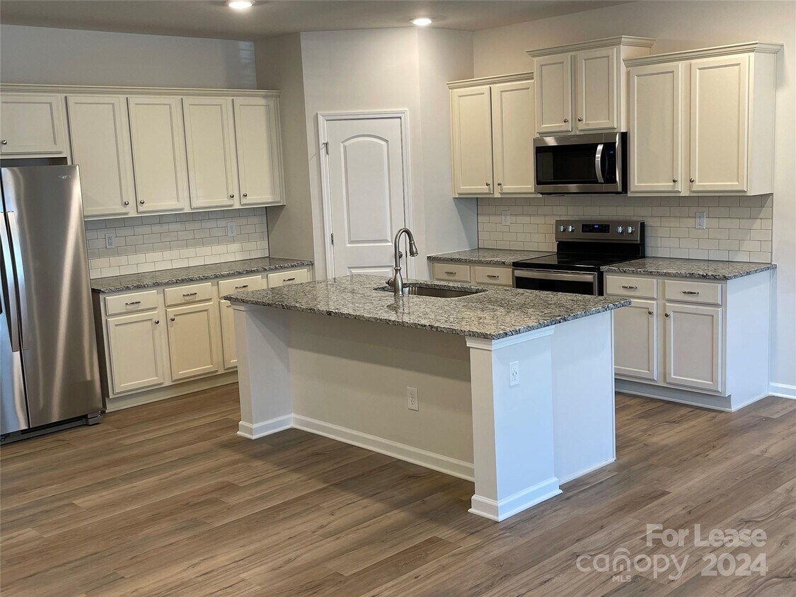 Foto principal - 318 Planters Trace Ln