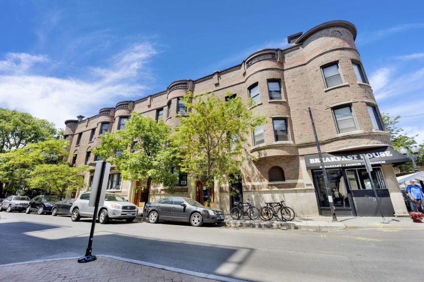 Foto principal - 3 bedroom in Chicago IL 60613