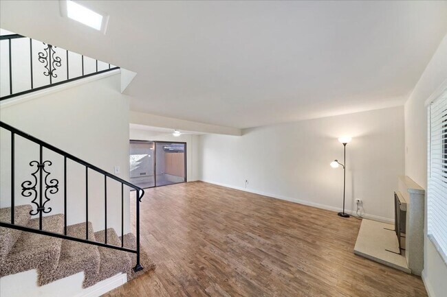 Foto del edificio - Canyon Crest Beauty***MOVE IN READY***