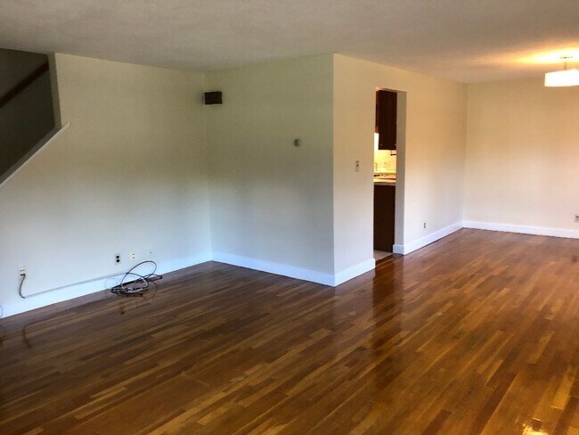 Foto del edificio - 132 Emerson Gardens Rd