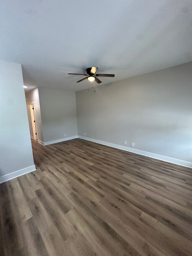Foto del edificio - BRAND NEW 3 Bedroom Apartment in Shelbyville!
