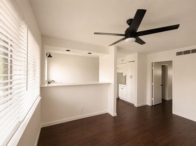 Foto del edificio - 3304 Red River St