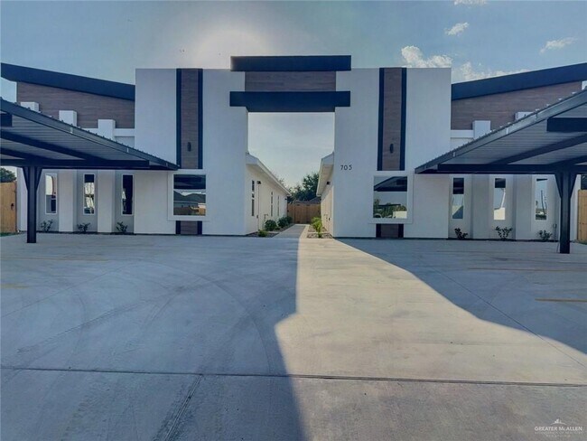 Foto del edificio - 705 N Emerald Ave
