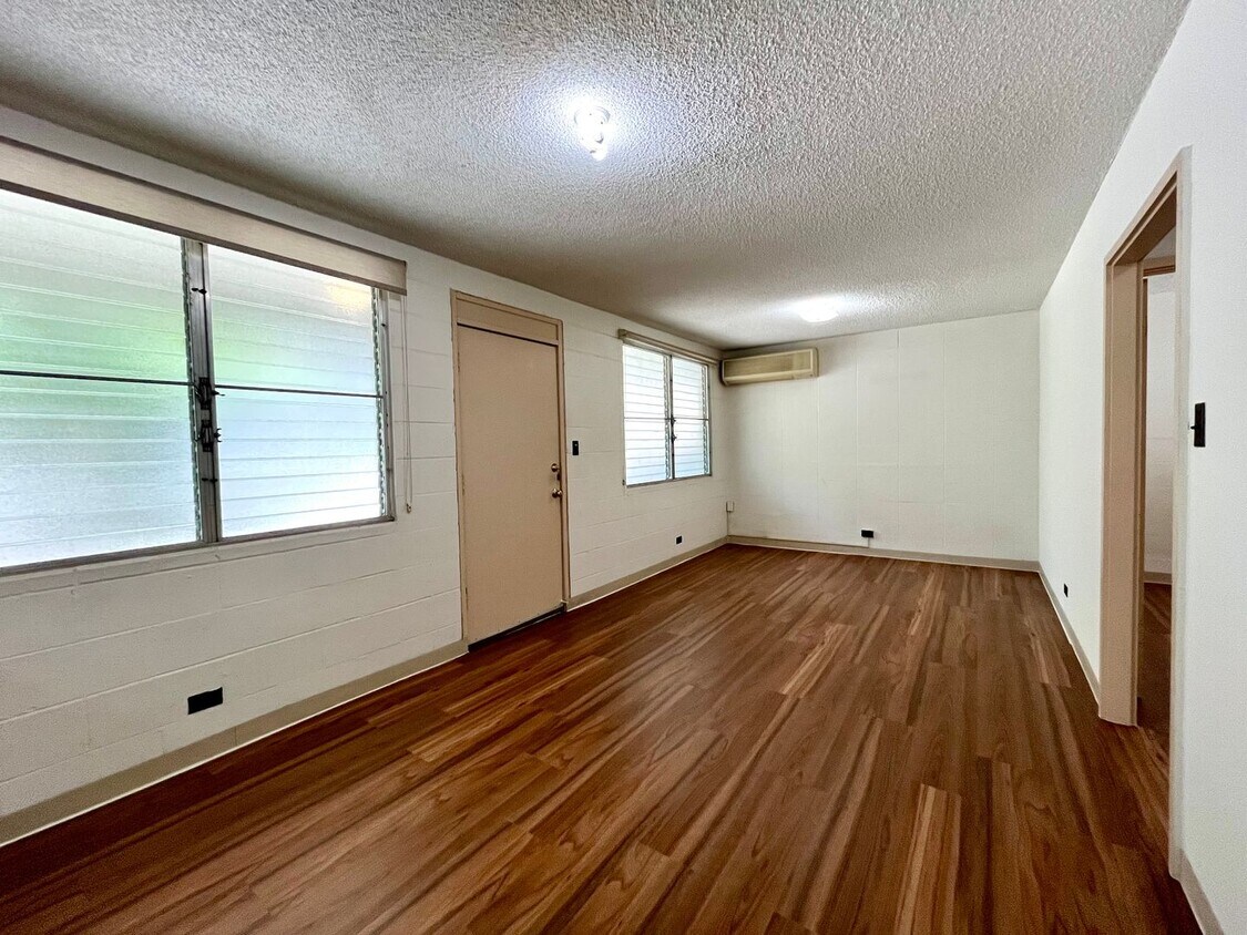 Primary Photo - Punchbowl: Renovated 2 Bed, 1 Bath Apartme...