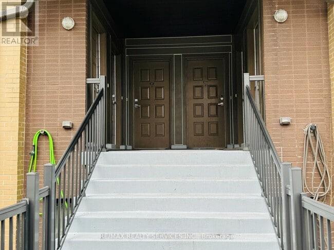 Building Photo - 639 Lawrence Ave W