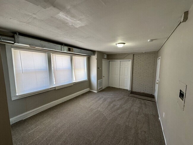 Foto del edificio - 2214-2220 W Hopkins St.