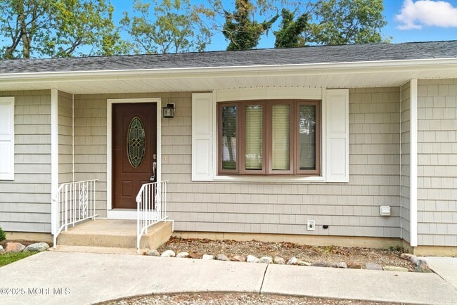 Building Photo - 501 Silverton Rd