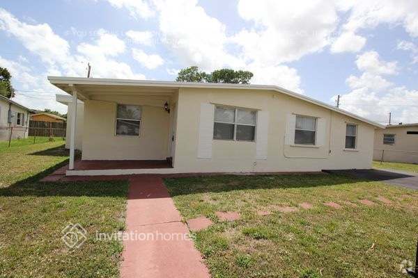 Building Photo - 3360 NW 6th St