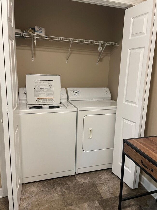 Foto del edificio - 11th Place Condominiums- 2BD/1.5 BA: Avail...