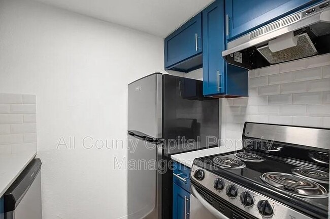 Building Photo - 502 W 35th St