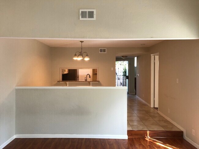 Sala de estar/comedor - 24352 Dover Ln