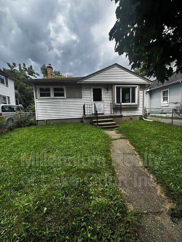 Building Photo - 21 E Fairmount Ave