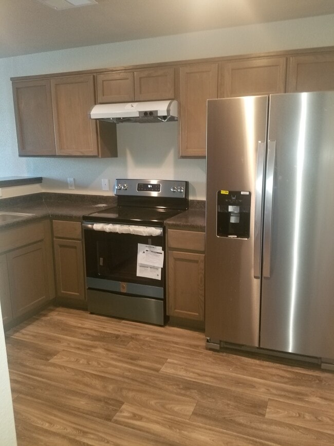 Building Photo - El Dorado Condo for Rent!