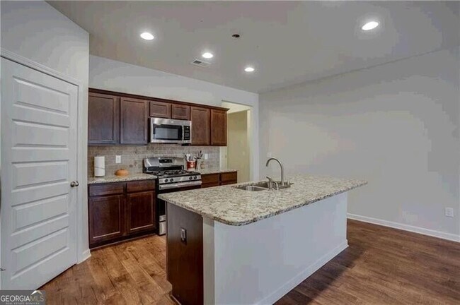 Foto del edificio - 2436 Foxy Dr
