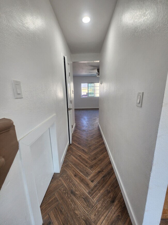 Building Photo - 2717 Independence Ave