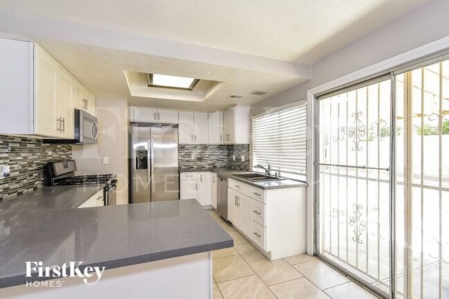 Foto del edificio - 3909 Almondwood Dr
