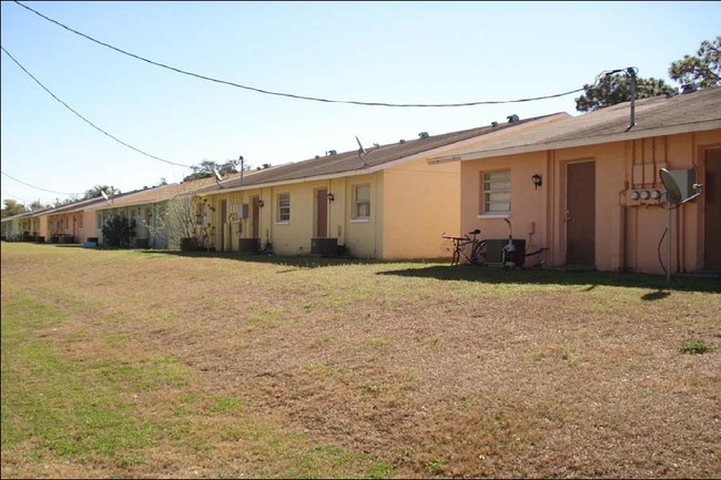 Building Photo - Palm Gardens
