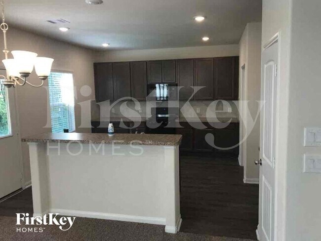 Foto del edificio - 6630 Blimp Base Blvd